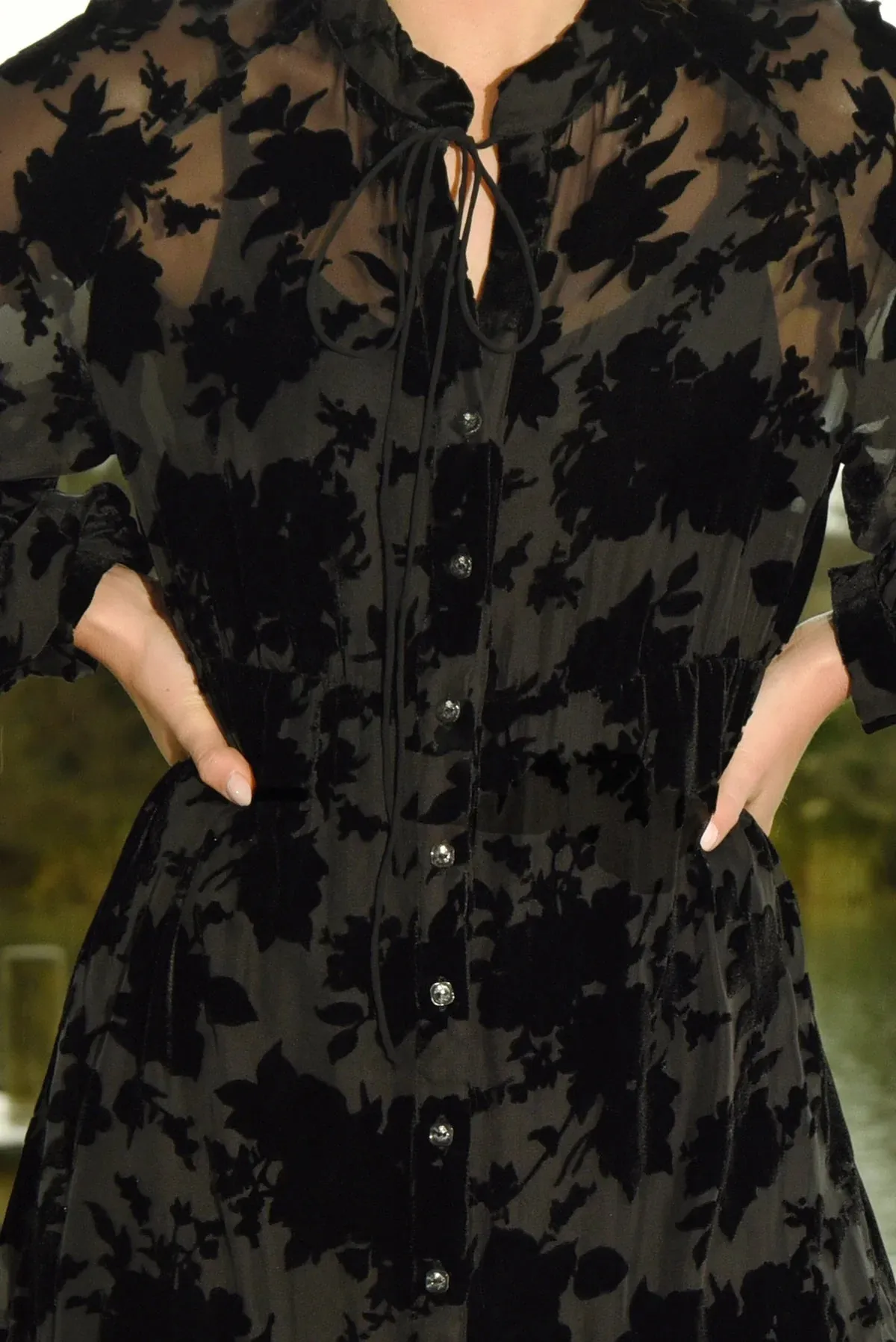 Never Say Tie Dress / Black